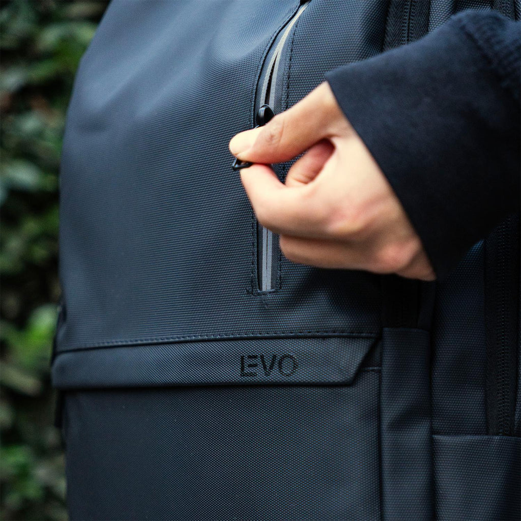 Mochila Notebook Ejecutiva Velar Lite Impermeable 18L LEVO
