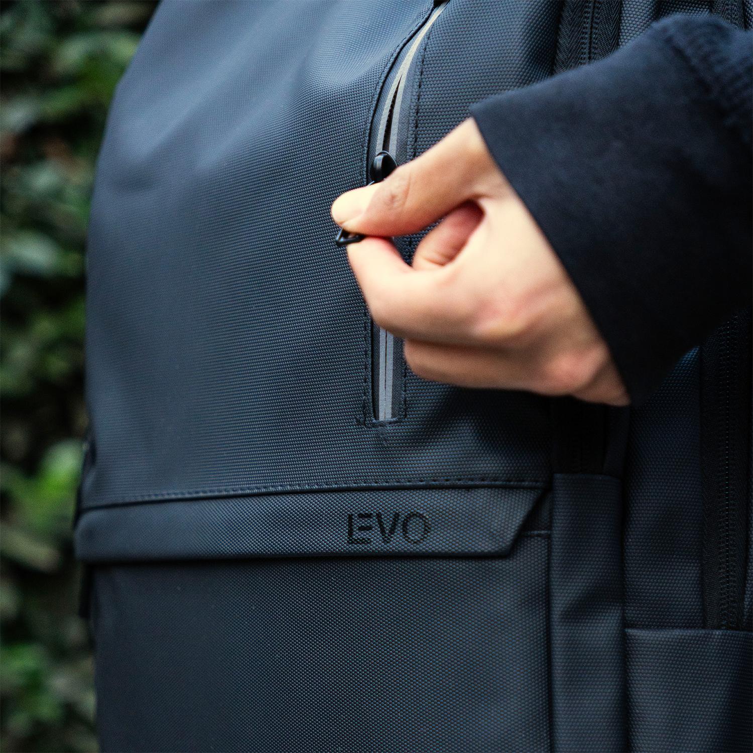 Mochila Notebook Ejecutiva Velar Lite Impermeable 18L LEVO