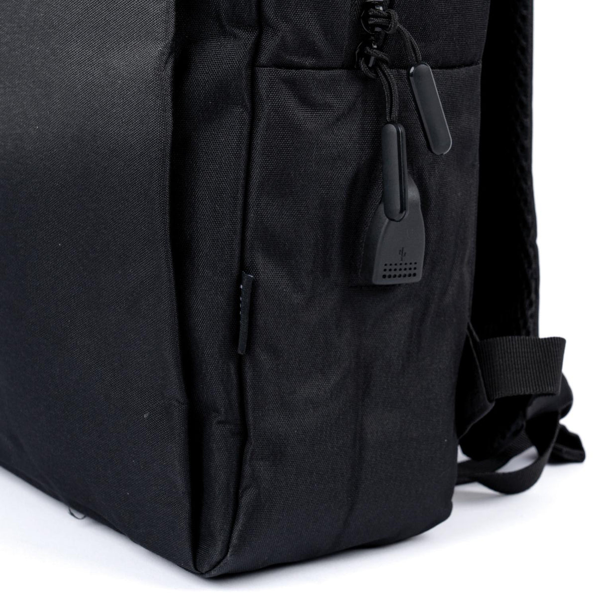 Mochila para Notebook con Puerto USB 15" Negra LEVO