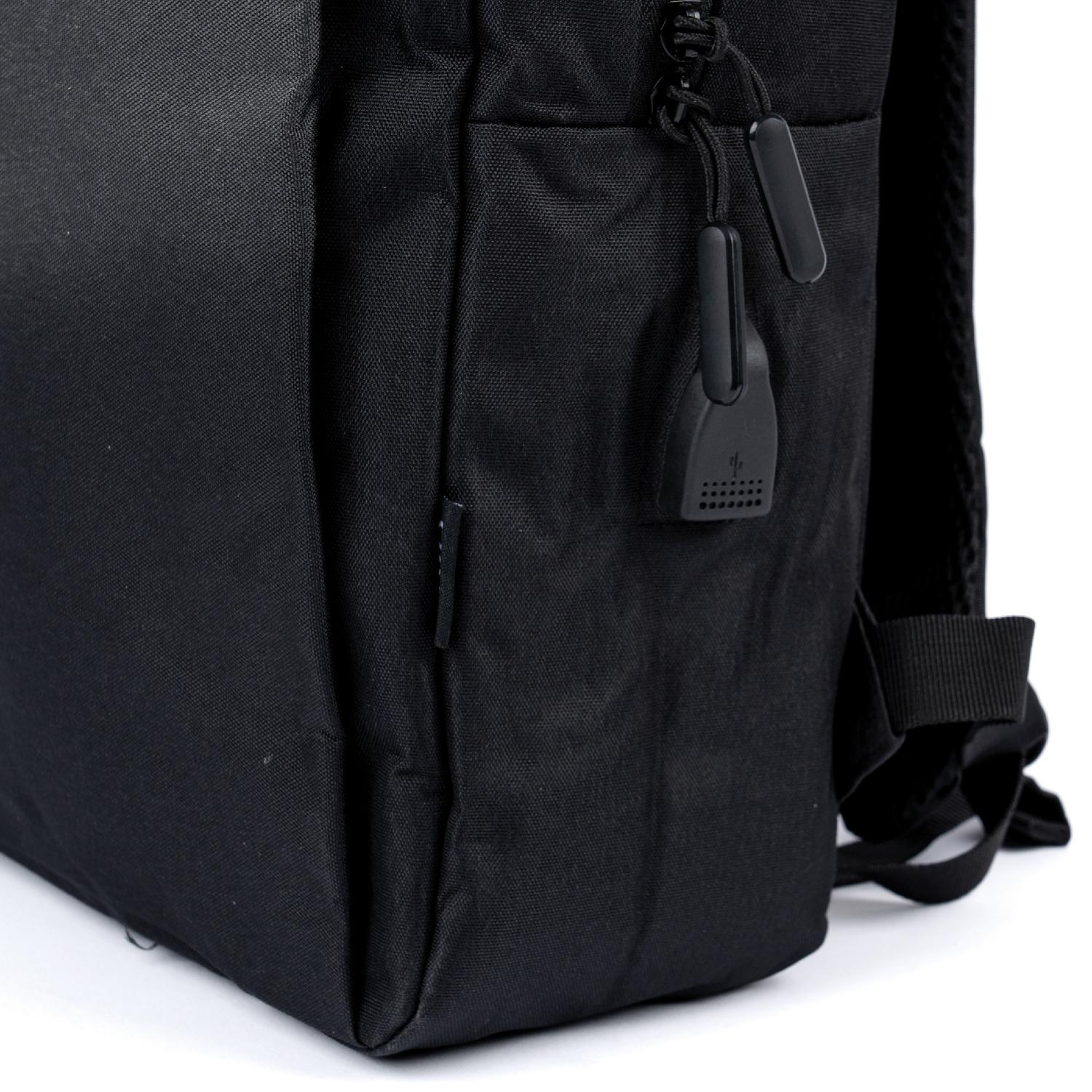 Mochila para Notebook con Puerto USB 15" Negra LEVO